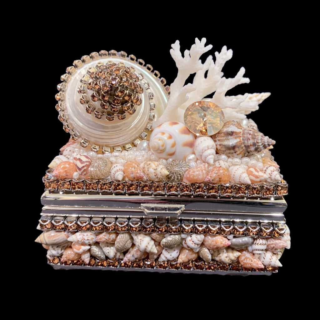 Topaz Shell Cluster Ring Box Featuring Premium Crystal